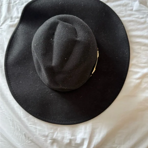 Elegant Black Wide-Brim Hat - Picture 4 of 5